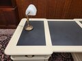Klassisches englisches Chesterfield-Schreibtischset mit Bürostühlen und Lampe