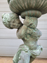 Antike Bronze Engel Putti mit Blumentopf