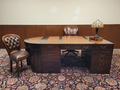 Klassischer Chesterfield Schreibtisch mit Konferenztisch