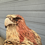 Große Holzskulptur eines Adler