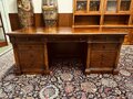 Klassische amerikanische Thomasville Schreibtisch mit Rückwand