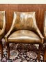 Satz klassische englische Chesterfield Stühle